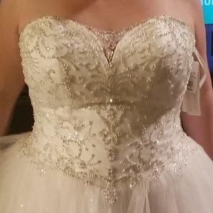 Never Woren Wedding Dress